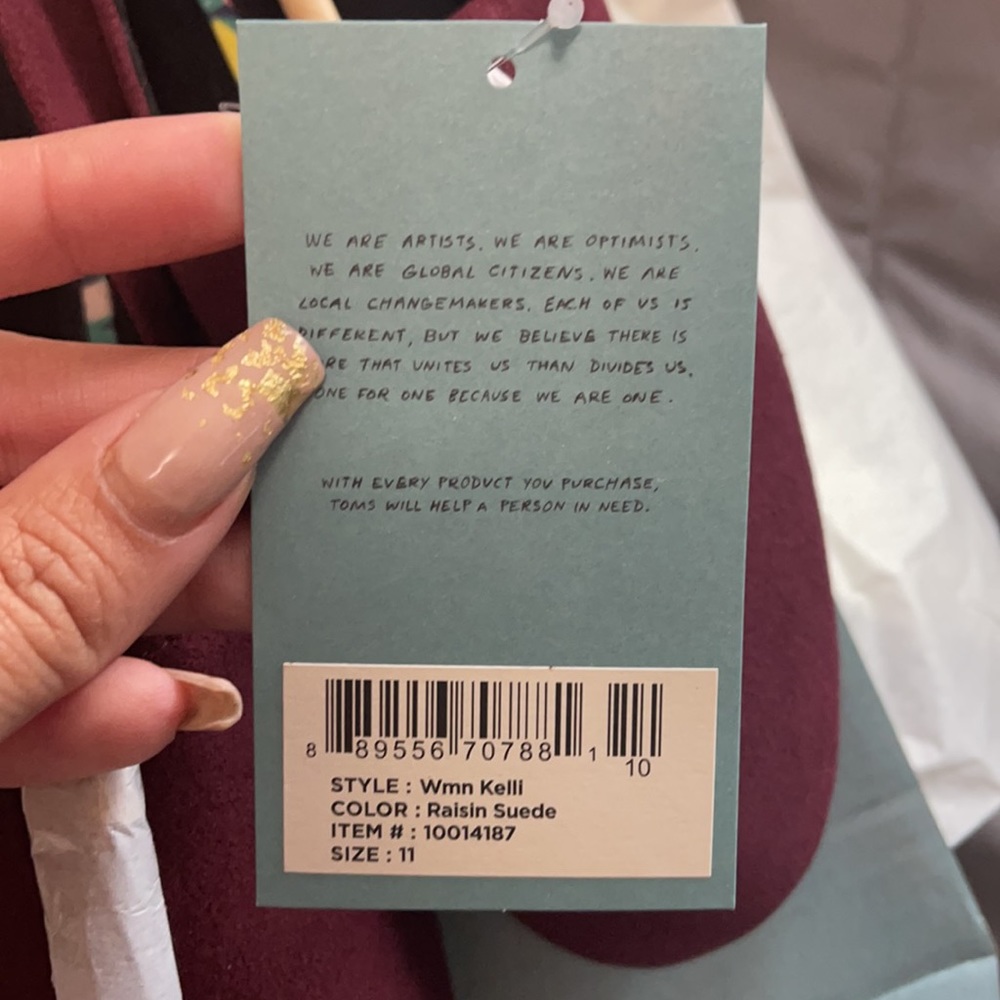 Unworn loafer style TOMS flats - Picture 7 of 7